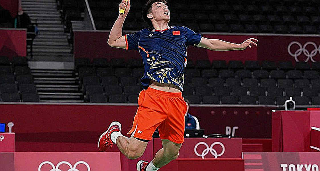 Alwi Farhan tập cùng Kento Momota trước Asian Games 2026: Buổi đánh cầu và những khoảng trống dữ liệu
