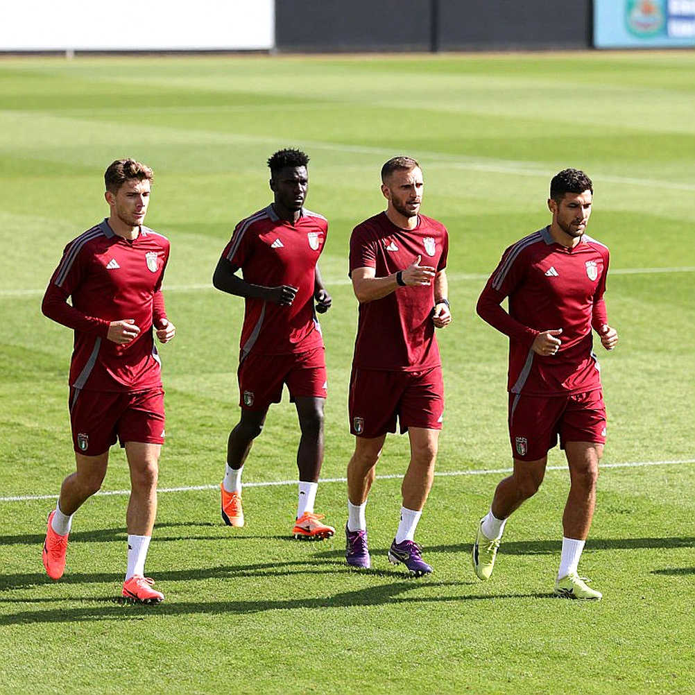 Cậu bé 19 tuổi và bàn thắng từ ngoài vòng cấm: Real Madrid đang giấu một mũi dao sau lưng Vinícius