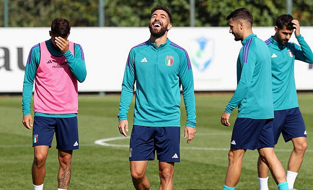 Vết cắn ở Brno: Khi sàn đấu MMA biến thành bãi chiến trường, và khán đài thành băng nhóm