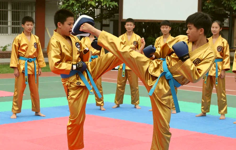 Vì sao không thể chấm một trận sanda bằng thước đo của taolu