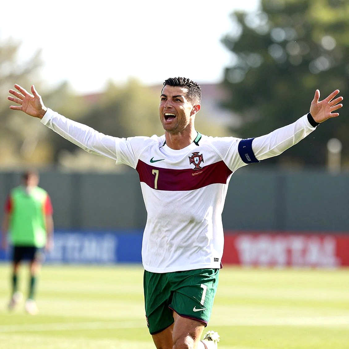 Nguyễn Xuân Sơn nhận xe hơi và tiền thưởng sau khi góp công bảo vệ ngôi vô địch AFF Cup 2026