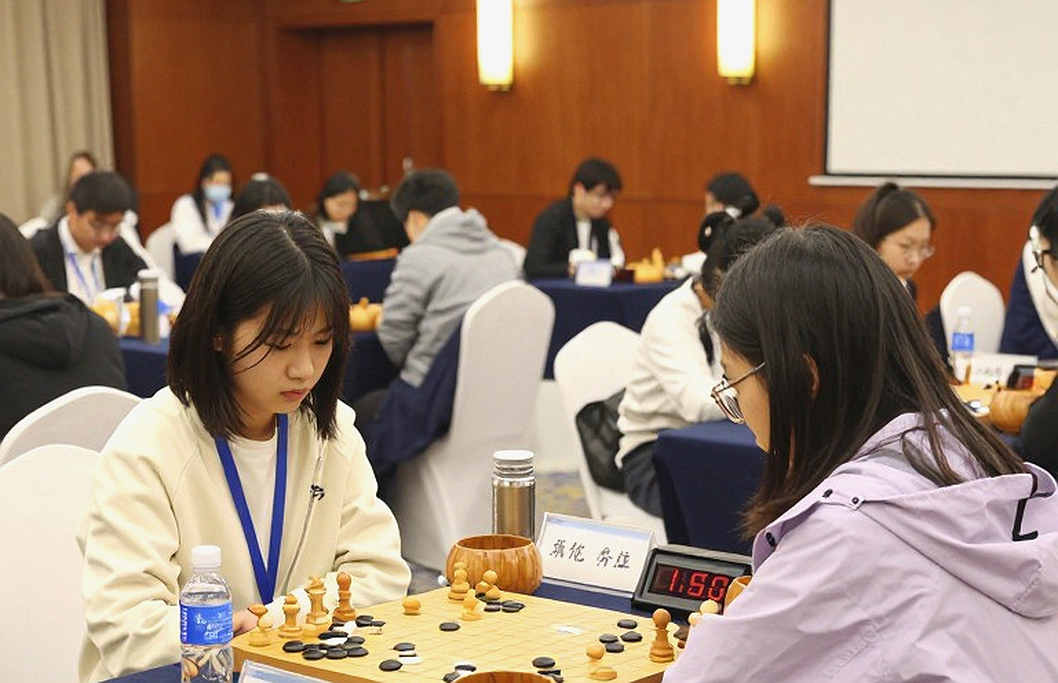 Najdorf 2026: Daniel King và ngành công nghiệp bán 'bản cập nhật' cho thế trận không ngừng đổi thay