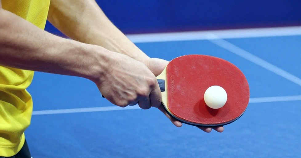 Sau tiếng vỗ tay: Giải mã một mùa giải esports từ bản vá đến bản hợp đồng