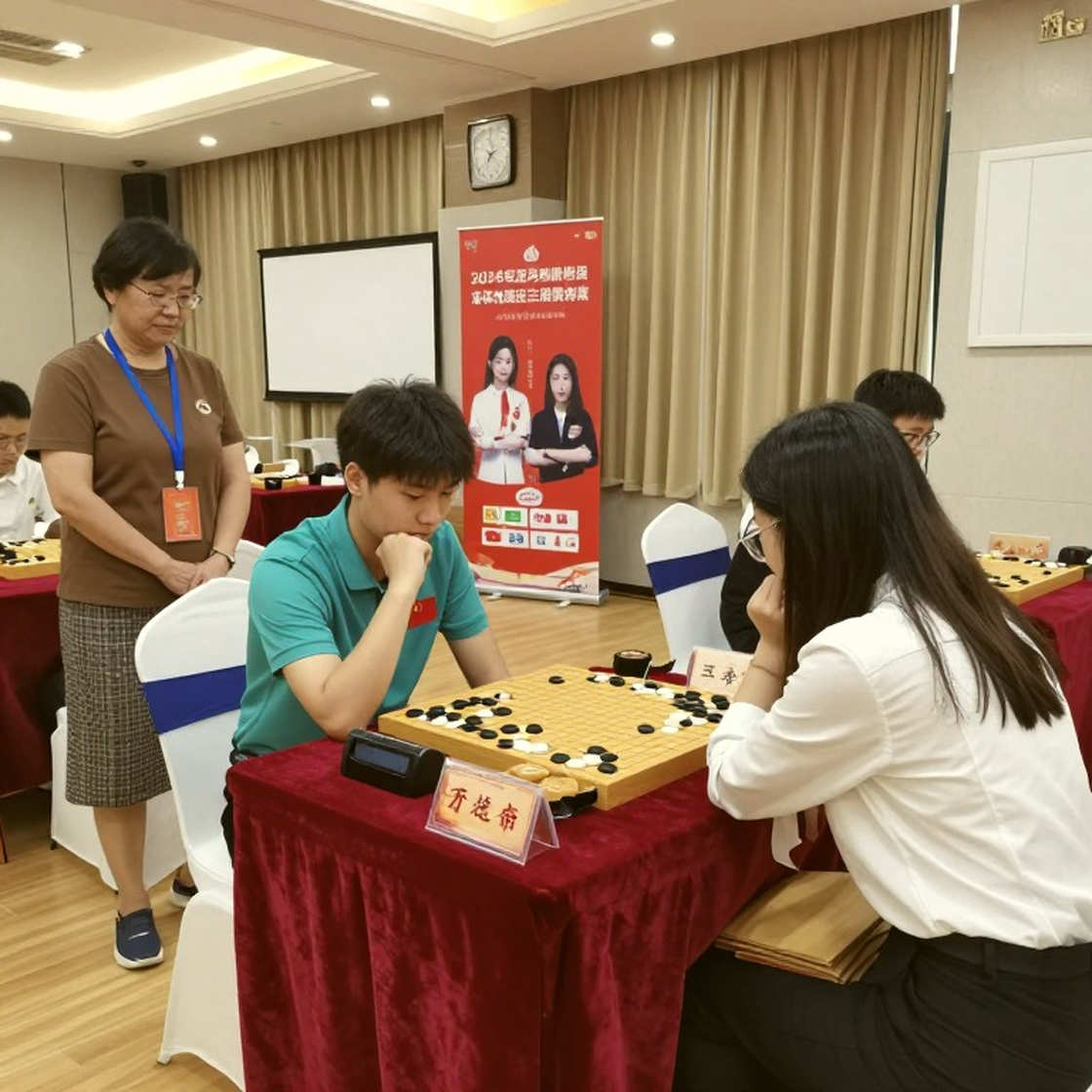 Sindarov đè bẹp Anand ngày khai mạc Global Chess League: Khi tượng đài ngã gục dưới bàn cờ trẻ