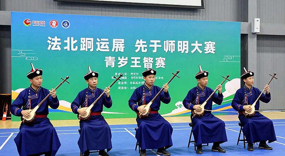 Alwi Farhan và buổi tập cùng Kento Momota: Khi huyền thoại lui về, người trẻ bước tới